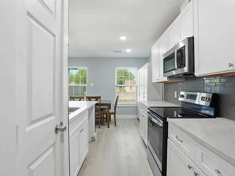 1010 Clinton Park St #B — Photo 7