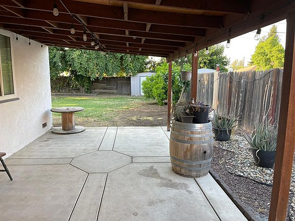 2nd image of 908 E Cypress Ave