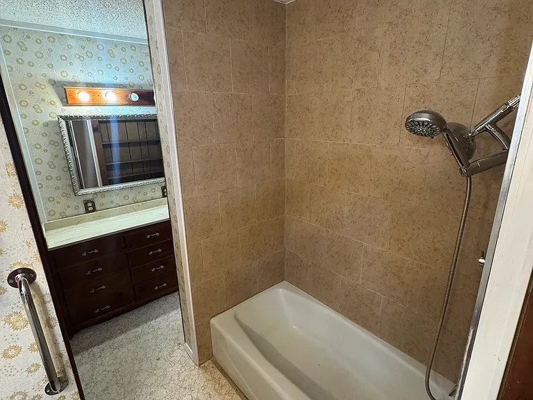 610 N Joyce St — Photo 8