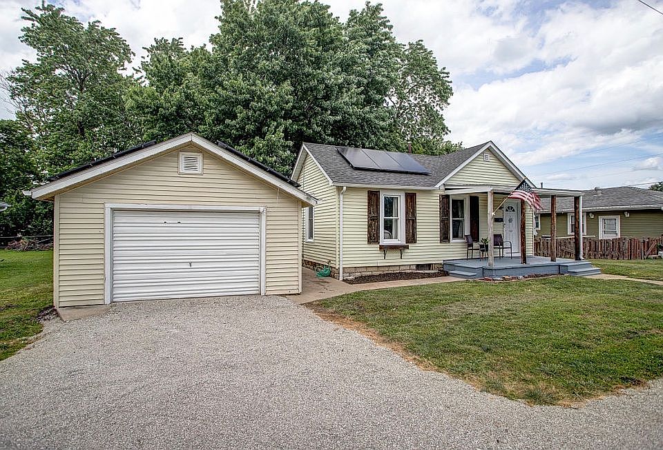 1st image of 709 1st St