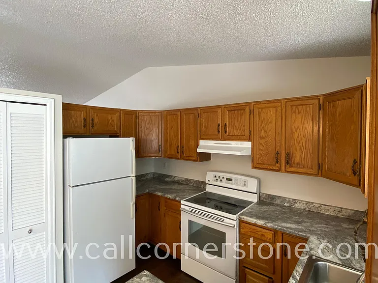 3795 Valley View St — Photo 2