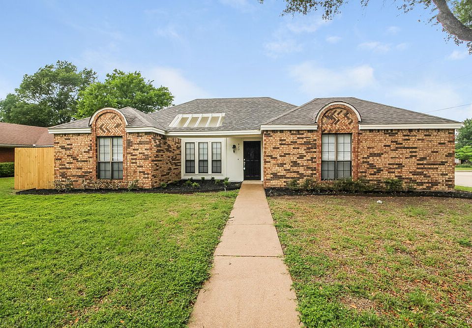 1st image of 429 Partridge Cir