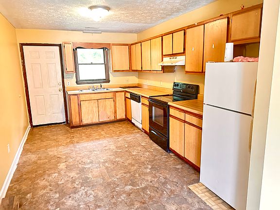 4th image of 384 Coates Rd #1