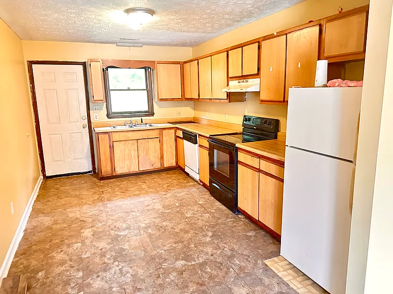 384 Coates Rd #1 — Photo 4