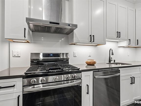 4th image of 521 10th St #B2