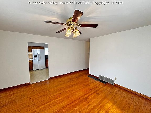 5th image of 919 9th St