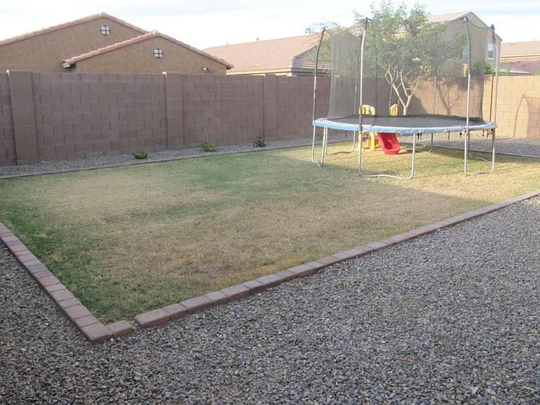 2630 E Gillcrest Rd — Photo 3