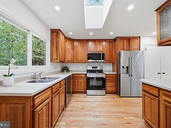 4th image of 10411 Hunter Ridge Dr
