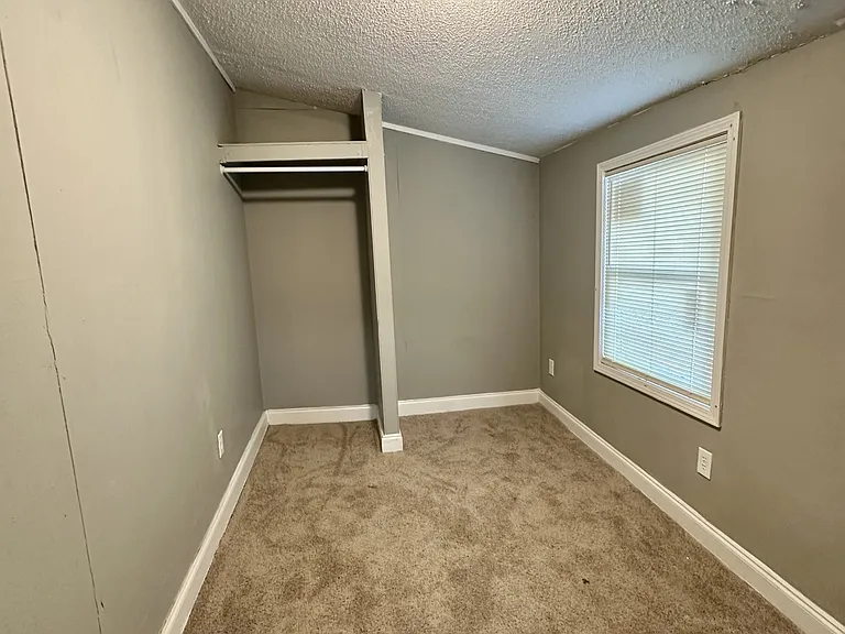 6820 Division Ave — Photo 7