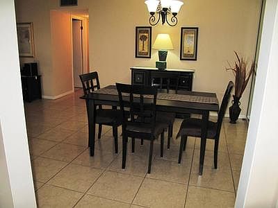 Dining area with custom mirror (1)