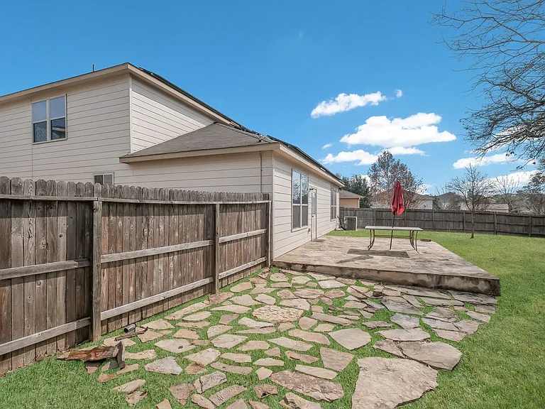 602 Trinity Mdw — Photo 28