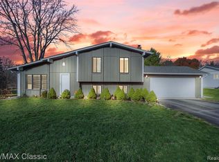 6990 Mather St, Waterford, MI 48327