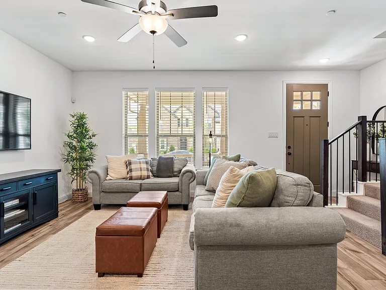 2529 Barnwood Ln — Photo 37