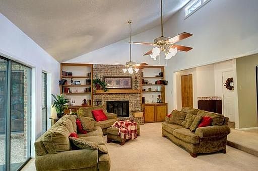 3rd image of 2700 Jennifer Cir
