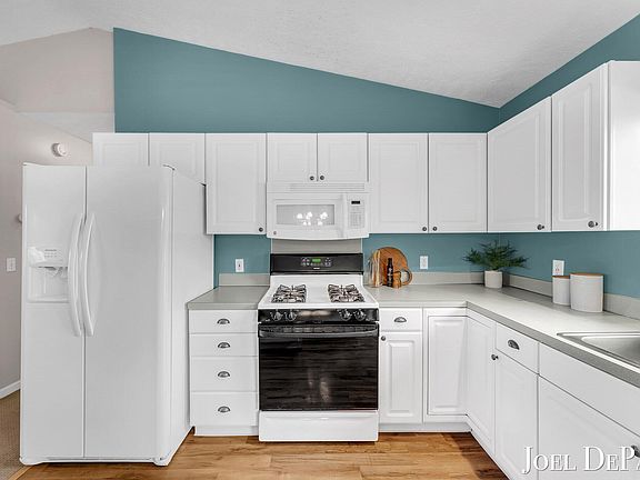 4th image of 3126 Burritt St NW