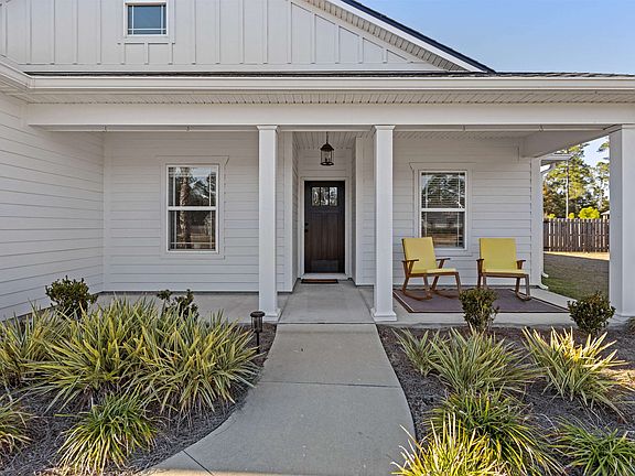 3rd image of 579 Parkside Cir