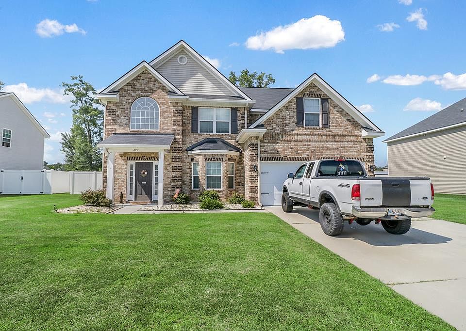 1st image of 615 Red Oak Ln
