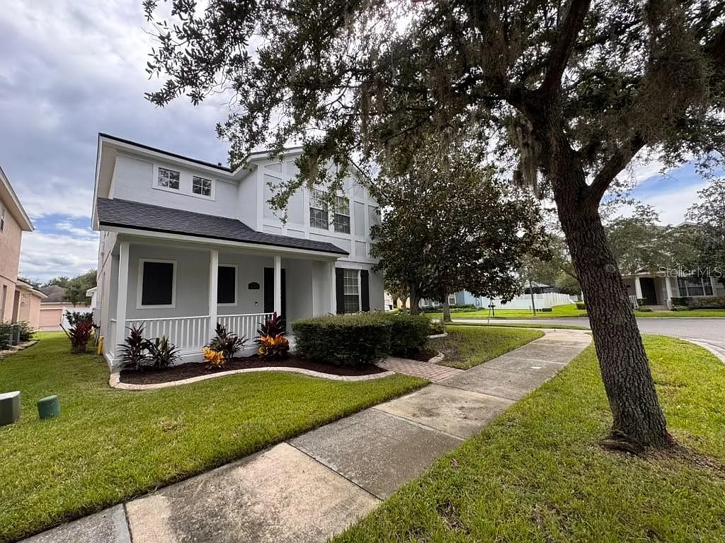 3 bed, 2.5 bath, 2024 sqft, $3,000 — Photo 2
