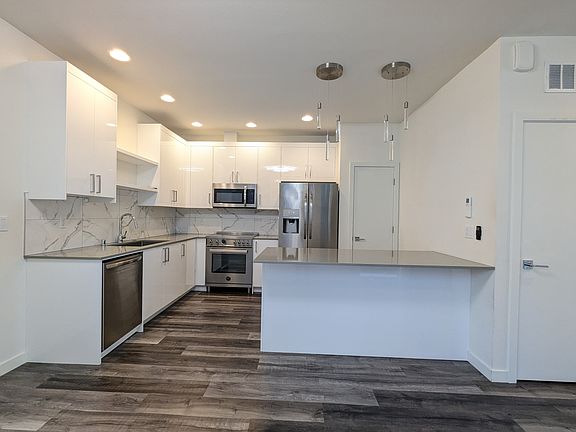 2nd image of 33 W Etruria St