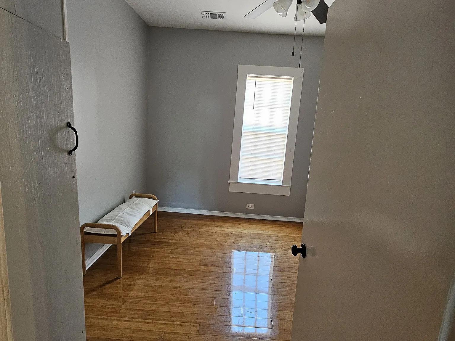 3 bed, 930 sqft, $2,300 — Photo 3