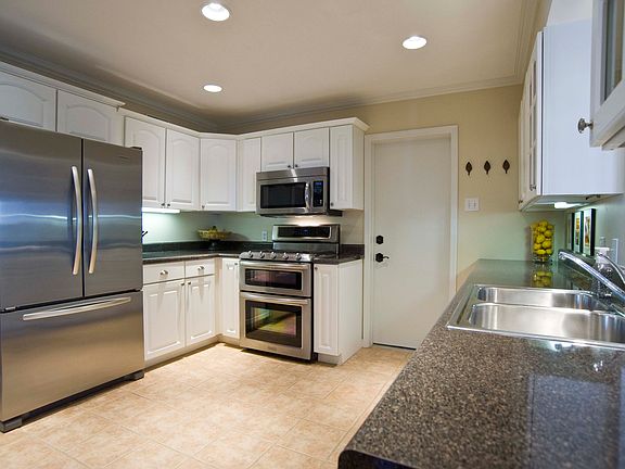 3rd image of 547 Drury Ln
