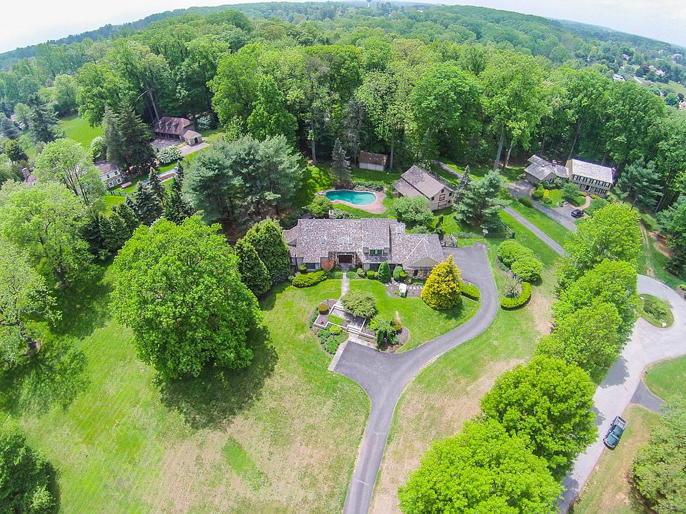 1st image of 707 Haldane Dr