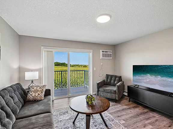 4th image of 140 9th St S #150-101