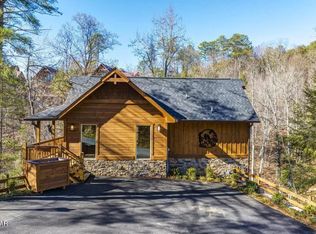 1233 Parkview Vista Way, Pigeon Forge, TN 37863