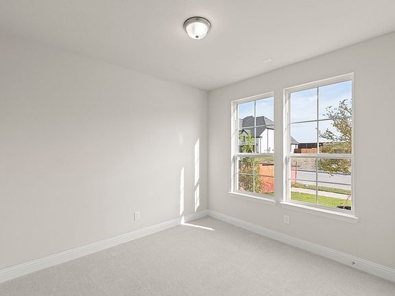 4th image of 14506 Herschel St