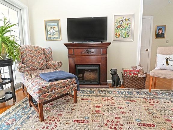 4th image of 11 Morgan Dr Unit 402