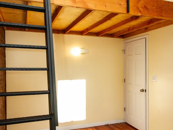 270 Irving Avenue image 20 of 23