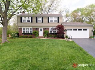 2 Burnt Ember Ct, Buffalo Grove, IL 60089