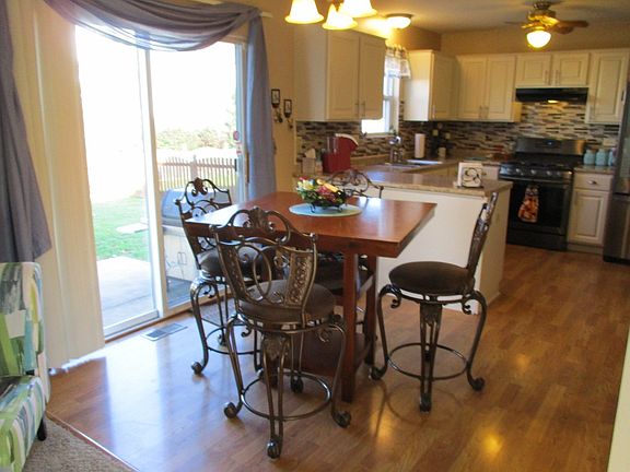 4th image of 5761 Emerald Pointe Dr