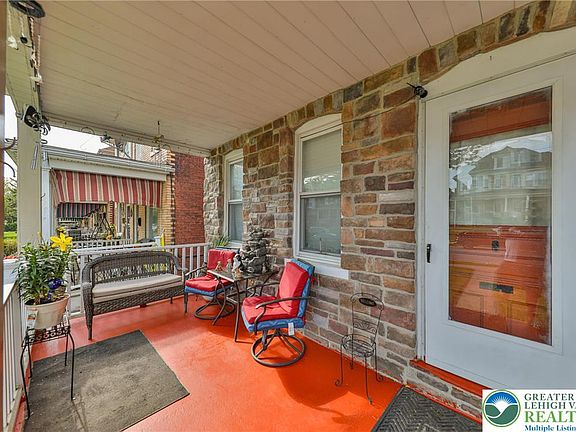 4th image of 1819 Fairview Ave