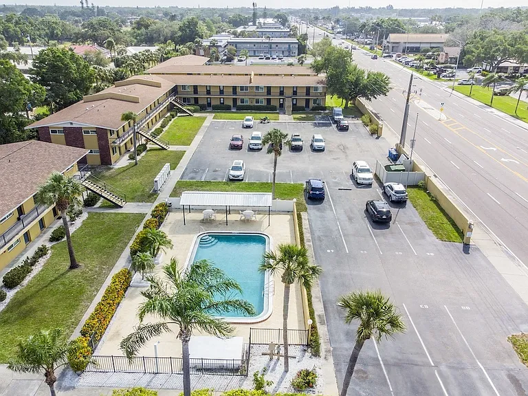 Ridge Manor Apartments — Photo 7