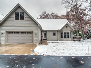 1243 Wilderness Trl, Delafield, WI 53018