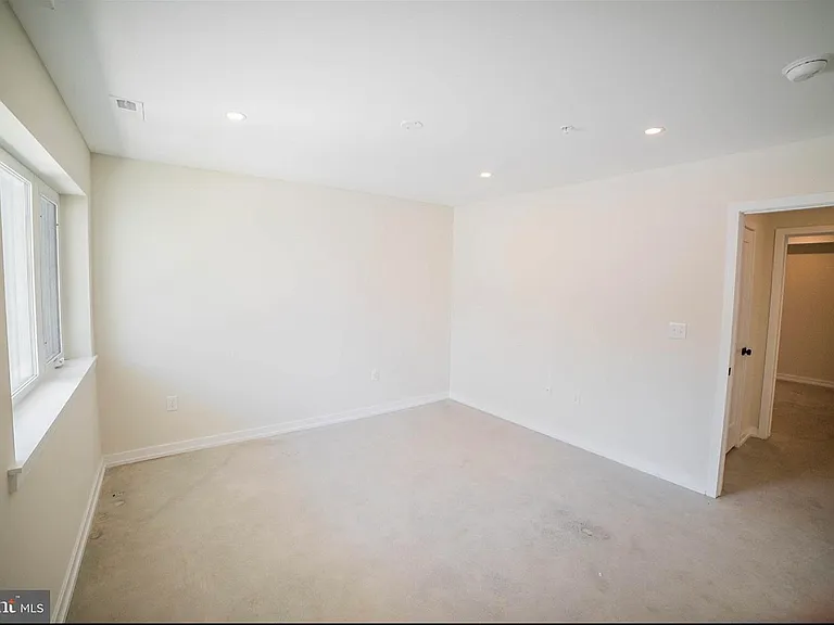 1331 N Randolph St — Photo 19
