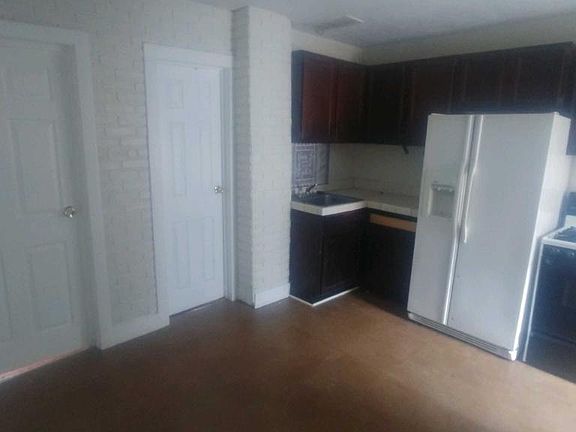 5th image of 20 W Auburn St #1