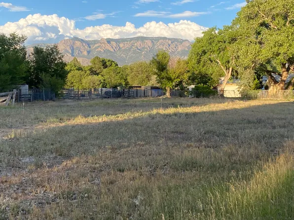 135 Gossett Ln, Corrales, NM 87048