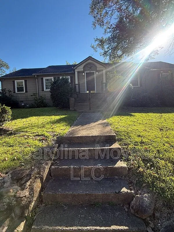 2 bed, 1.0 bath, 1250 sqft, $1,250 — Photo 1
