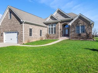 112 Colonial Dr, Versailles, KY 40383