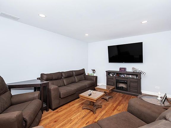 3rd image of 634 N 2nd Ave