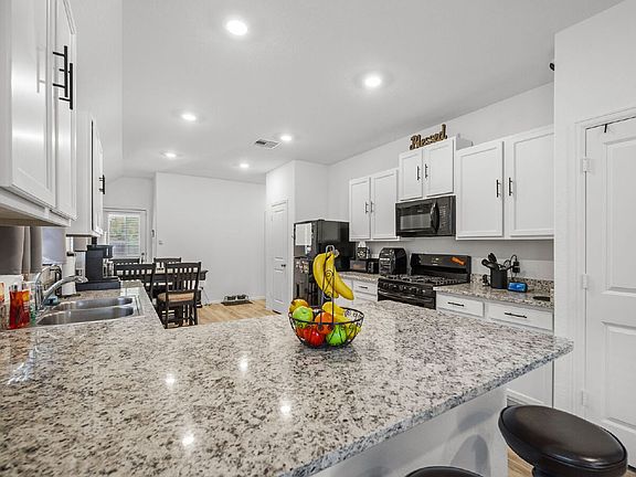 4th image of 10437 Pineland Dr