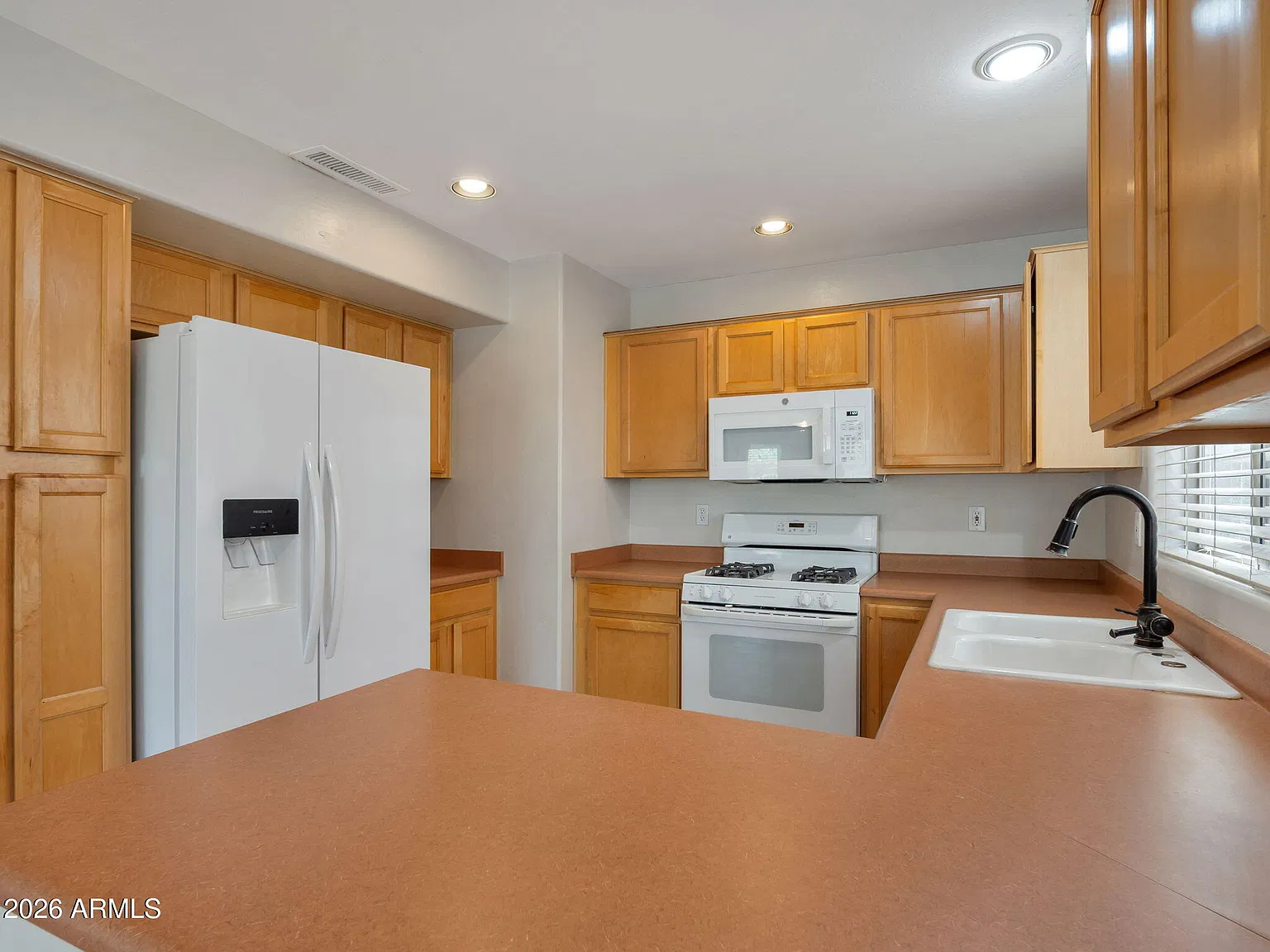 3 bed, 2.5 bath, 1674 sqft, $2,450 — Photo 3