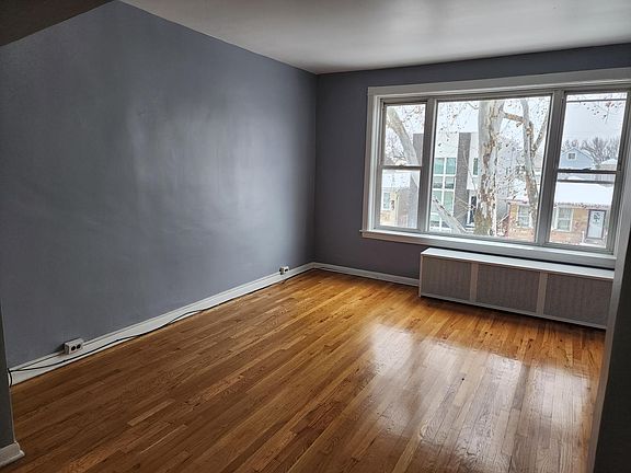 4th image of 5540 W Drummond Pl #2