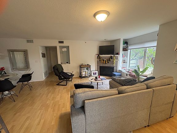 2nd image of 33 S Boulder Cir APT 202