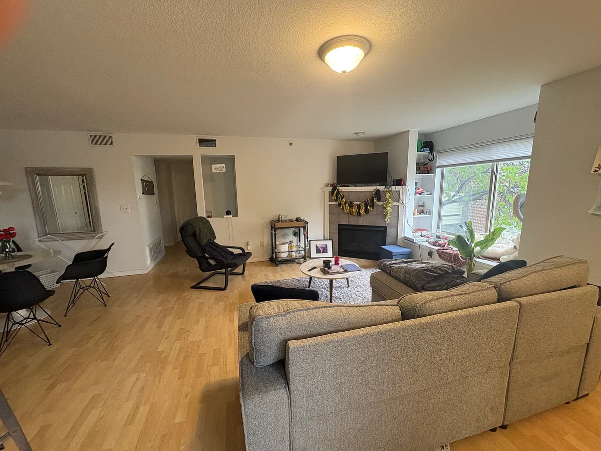 Building Photo - 33 S Boulder Cir #202