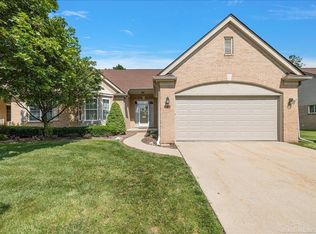 43350 Cove Dr, Clinton Township, MI 48038