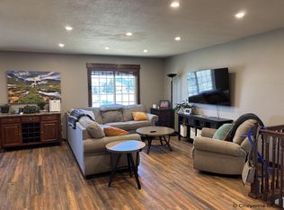 6912 Ridge Rd, Cheyenne, WY 82009
