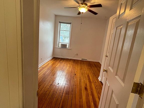 4th image of 4992 Botanical Ave Unit 1F